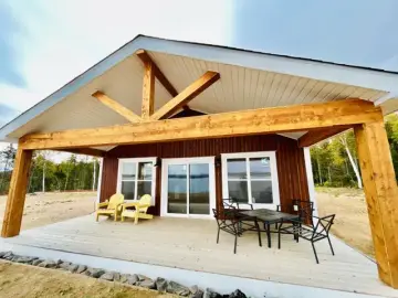 Detached House with xxxx sqft, x Bedrooms, x Bathroom