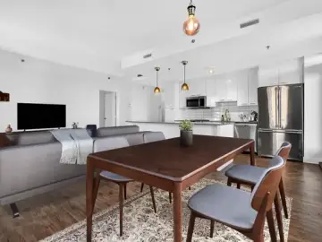 Condominium with 1027 sqft, 2 Bedrooms, 2 Bathrooms