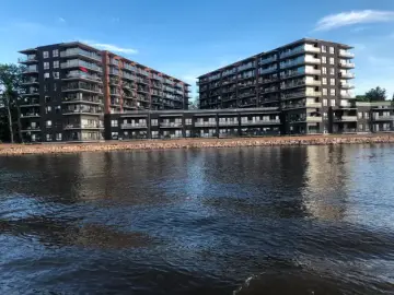 Multi Family with 877 sqft, 2 Bedrooms, 2 Bathrooms