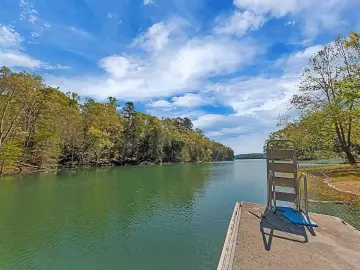 Detached House with 2600 sqft, 4 Bedrooms, 3 Bathroom