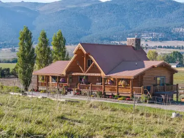 Land with 3726 sqft, 5 Bedrooms, 3 Bathrooms