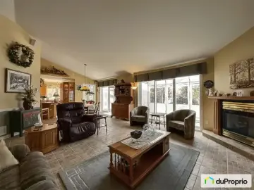 Detached House with 5 Bedrooms, 2 Bathrooms