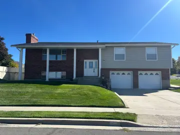 Land with **** sqft, * Bedrooms, * Bathrooms