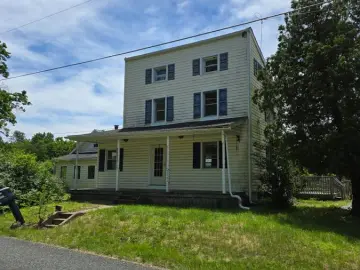 Detached House with 2040 sqft, 3 Bedrooms, 15 Bathroo