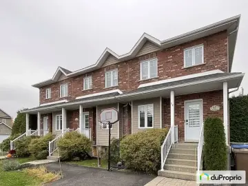 Semi Detached with 3 Bedrooms, 3 Bathrooms