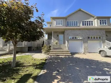 Semi Detached with 4 Bedrooms, 2 Bathrooms