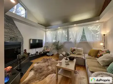 Semi Detached with 3 Bedrooms, 2 Bathrooms