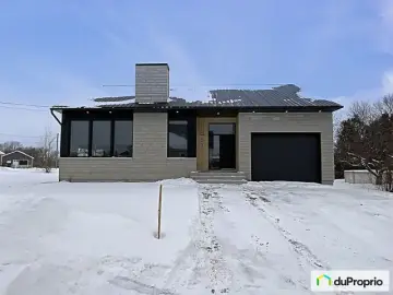 Detached House with 4 Bedrooms, 2 Bathrooms