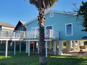 Detached House with 4 Bedrooms, 25 Bathrooms