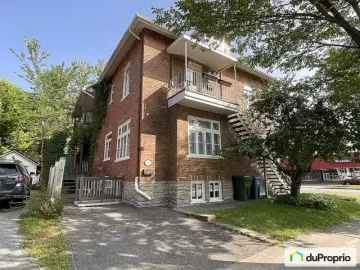 Semi Detached with 1 Bedroom, 1 Bathroom