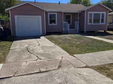 Detached House with 3 Bedrooms, 2 Bathrooms