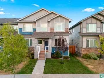 Condominium with 1438 sqft, 3 Bedrooms, 2 Bathrooms