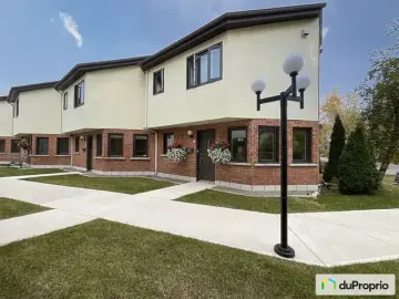 Semi Detached with 3 Bedrooms, 2 Bathrooms