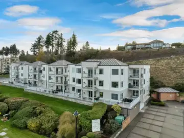 Condominium with **** sqft, * Bedrooms, * Bathrooms