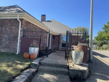 Multi Family with 2960 sqft, 3 Bedrooms, 25 Bathrooms