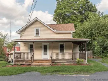 Cottage with 905 sqft, 3 Bedrooms, 1 Bathroom