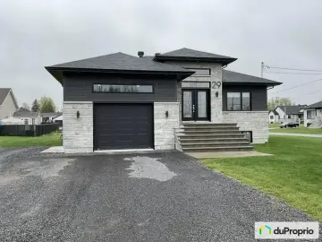 Detached House with 4 Bedrooms, 2 Bathrooms