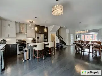 Semi Detached with 5 Bedrooms, 4 Bathrooms