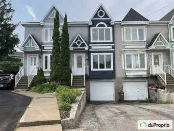 Semi Detached with 3 Bedrooms, 2 Bathrooms