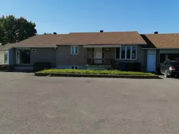 Semi Detached with 5 Bedrooms, 3 Bathrooms