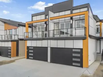 Multi Family with 2088 sqft, 5 Bedrooms, 4 Bathrooms