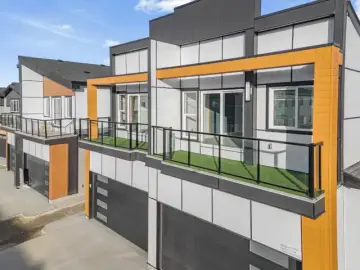 Multi Family with 2088 sqft, 5 Bedrooms, 4 Bathrooms