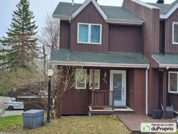 Semi Detached with 2 Bedrooms, 3 Bathrooms