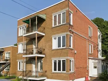 Multi Family with 1080 sqft, 6 Bedrooms, 4 Bathrooms