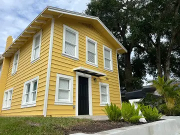 Semi Detached with 3 Bedrooms, 2 Bathrooms