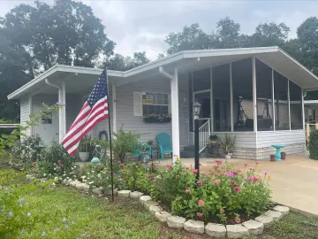 Detached House with 960 sqft, 2 Bedrooms, 2 Bathrooms