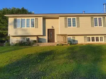 Detached House with 1800 sqft, 4 Bedrooms, 2 Bathroom