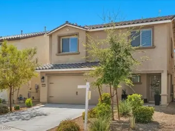 Detached House with 1750 sqft, 3 Bedrooms, 25 Bathroo