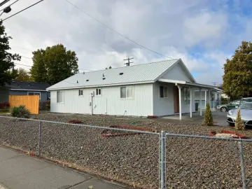 Detached House with 980 sqft, 3 Bedrooms, 2 Bathrooms