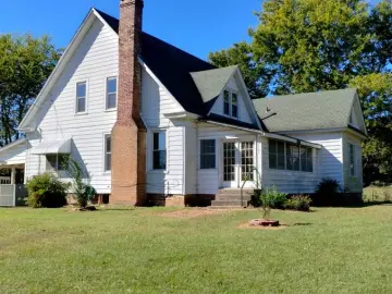 Land with 4 Bedrooms, 2 Bathrooms