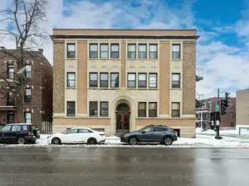 Condominium with 781 sqft, 2 Bedrooms, 1 Bathroom