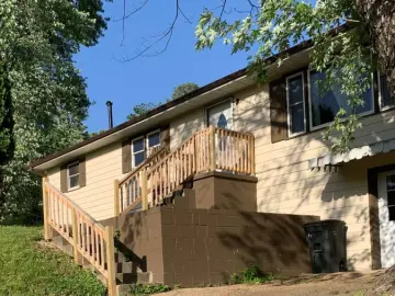 Detached House with 1200 sqft, 3 Bedrooms, 2 Bathroom