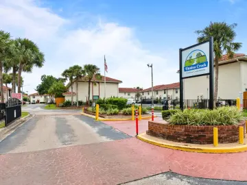 Condominium with 1114 sqft, 2 Bedrooms, 2 Bathrooms