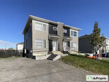 Semi Detached with 4 Bedrooms, 2 Bathrooms