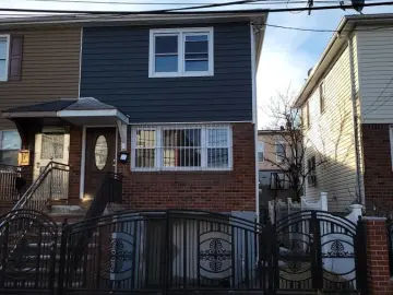 Semi Detached with 3 Bedrooms, 2 Bathrooms