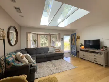 Detached House with 1050 sqft, 3 Bedrooms, 2 Bathroom