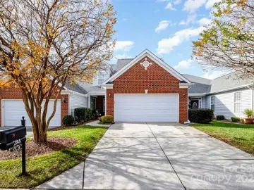 Semi Detached with 2326 sqft, 2 Bedrooms, 3 Bathrooms