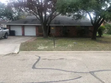 Detached House with 1550 sqft, 4 Bedrooms, 2 Bathroom