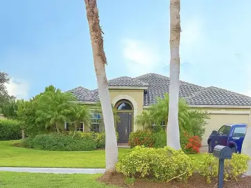 Detached House with 2407 sqft, 3 Bedrooms, 2 Bathroom